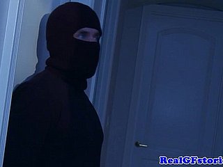 家庭主妇assfucked由午夜窃贼