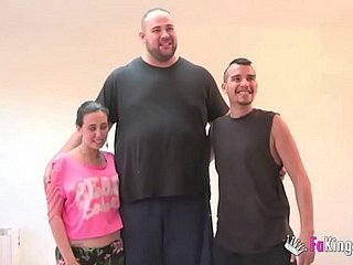 一个十几岁，一个巨人，一个大家伙！人民色情在FAKings！