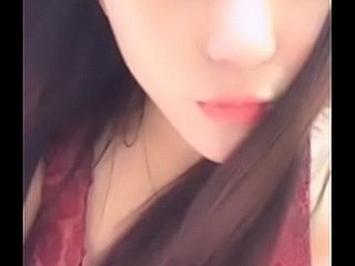 玩猫的女孩