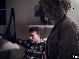СтепМом Кит Мерсер, давая ей паспон некоторое облегчение, используя ее Milfy rot