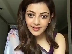 Kajal Aggarwal Mostrando axilas y tetas en mangas Sari