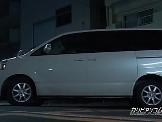 仕事 終わり の キャバ 嬢 を 送迎 て 運転 手 手 と て て ヤリまくる!