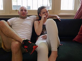 与一对热角夫妇露露·雷诺兹（Lulu Reynolds）和杰伊斯·哈迪（Jayce Hardy）见面并聊天