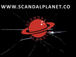 Alyssa Milano nackt im Facing Borders Film - ScandalPlanet