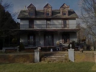 Hound Hill - คุณจะไม่เป็นเพื่อนบ้านของฉัน