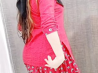 家庭主妇为她的男朋友删除Shalwar Kameez  - 印地语