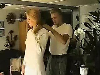 老カップルのスウィンガーと若いカップル