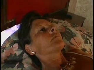 Nenek menikah & pria yang lebih muda