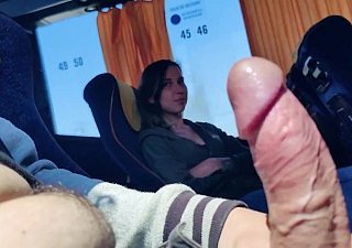 Незнакомец подростка отстой в автобусе