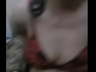 Лысую киску с завязанными глазами трахнули пальцами красивой тетушки