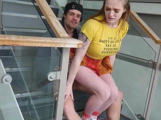 Неожиданный публичный трах с послушной тинкой - Lustery