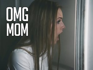 дочь смотрит ее мама и ее учитель