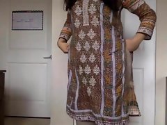 desi gadis Stripping nya salwar kameez untuk Unadorned dan Menggoda kita