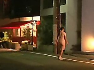 ششدر Teengirl گھر کے پچھواڑے میں groped