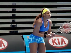 سرینا ولیمز entrenando این سے Hotpants