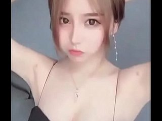 المرأة الصينية صافي الطريق الندى العاري