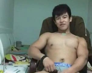 dua anak laki-laki Lurus Cina