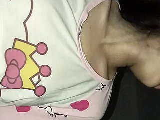 Cô gái Trung Quốc lùn trong bộ đồ ngủ 1