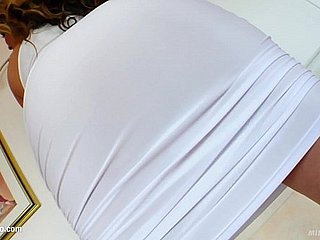 Afrodite मिल्फ़ फूहड़ Milf बात पर fucks