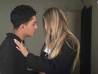 Je rencontre mon ex-camarade de classe et on finit not in good baiser passionnément - Niputanisantaclub