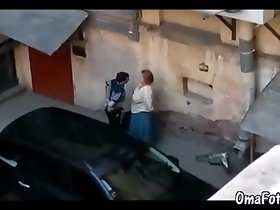 OmaFotzE Amatoriale nonna nella parte posteriore Turnpike