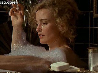 Ngôi sao retro Jessica Lange khoe bộ ngực và vòng một đầy đặn