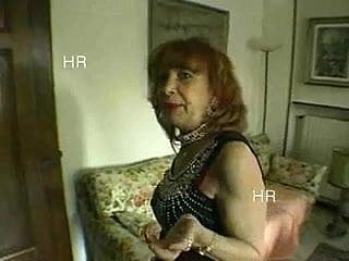 Italiana matura Sedotto da appropriate to giovani ragazzi e scopata